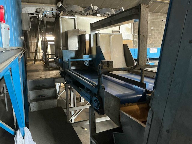 Agroselector optische aardappelsorteermachine met transportbanden en draagconstructie select w aardappel sorteermachine - afbeelding 14 van  17