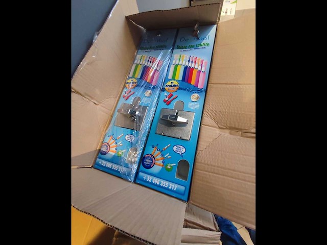 Aguafresh automatische tandenborstel + tandpastakit dispensers (25x) - afbeelding 3 van  5