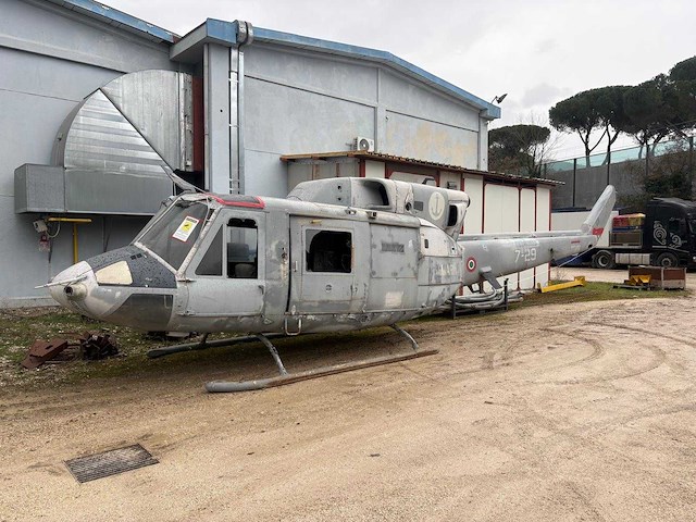 Agusta-bell ab-212 helicopter - afbeelding 1 van  7