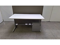 Ahrend - four-two - bureau met ladenblok - afbeelding 1 van  14