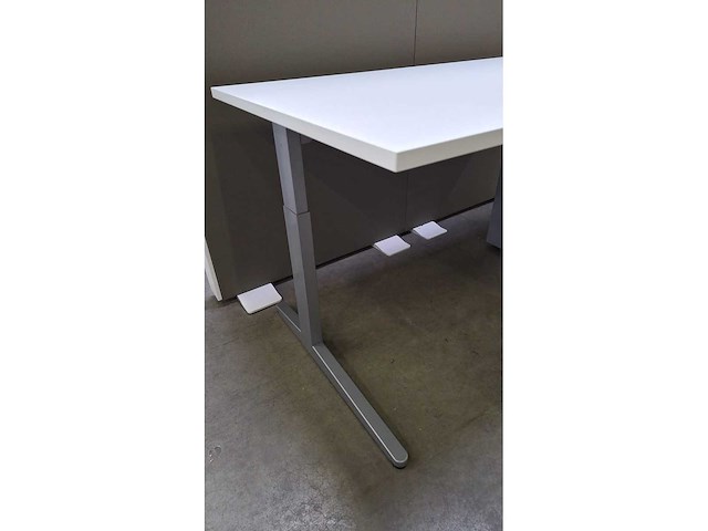 Ahrend - four-two - bureau met ladenblok - afbeelding 9 van  14