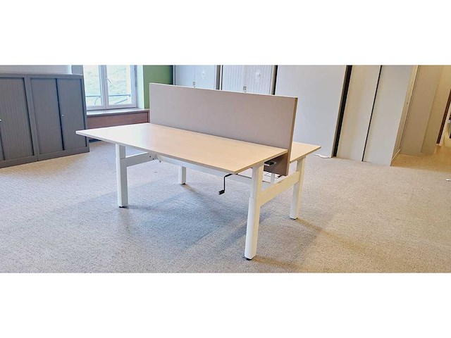 Ahrend - four two - desk (4x) - afbeelding 1 van  5