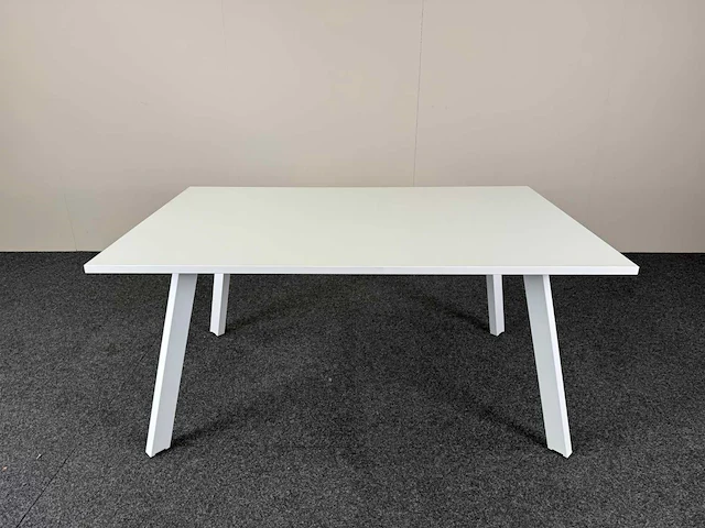 Ahrend - kantinetafel - afbeelding 1 van  4