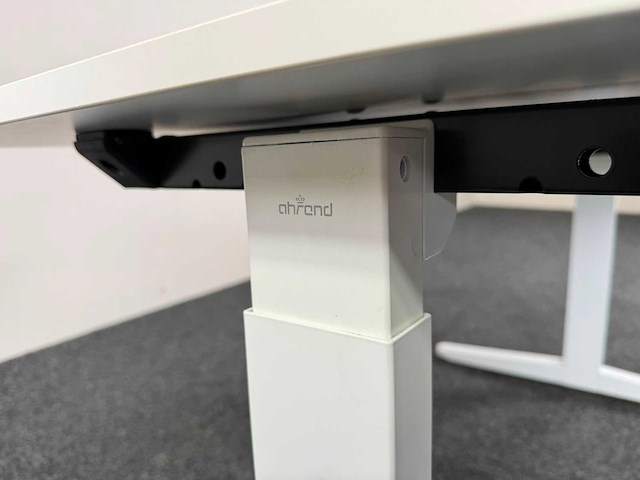 Ahrend - met slinger verstelbaar - bureautafel - afbeelding 3 van  8