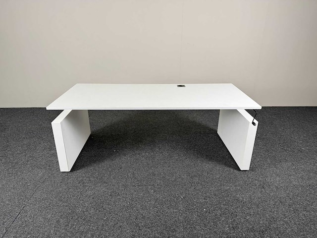 Ahrend - slingerbureau 180 x 80 - bureau - afbeelding 1 van  2
