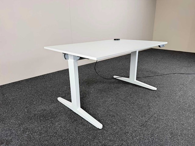 Ahrend - zit-sta elektrisch verstelbaar - bureautafel - afbeelding 1 van  9