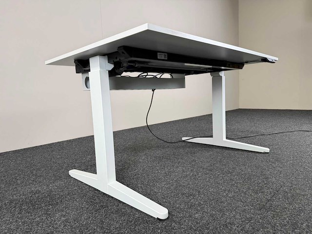 Ahrend - zit-sta elektrisch verstelbaar - bureautafel - afbeelding 3 van  9