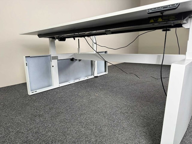Ahrend - zit/sta elektrisch in hoogte verstelbaar - bureau - afbeelding 2 van  6