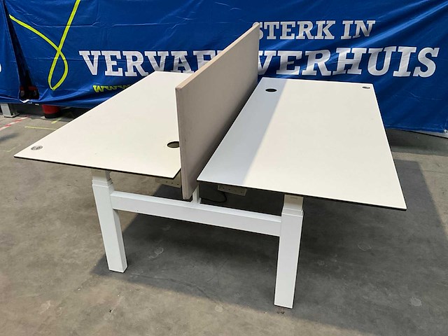 Ahrend elektrisch verstelbaar bureau-eiland - afbeelding 1 van  8