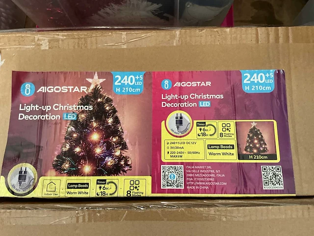 Aigostar kerst- & seizoensartikelen kunstkerstboom inclusief ledverlichting - afbeelding 1 van  1