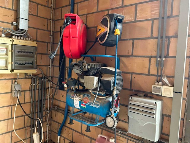 Airpress lm15/350 zuigercompressor - afbeelding 1 van  3