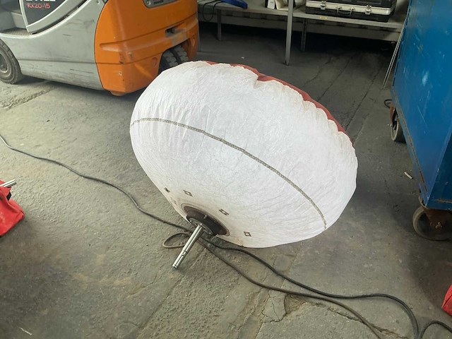 Airstar sirocco 1000 opblaasbare lichtballon (2x) - afbeelding 1 van  7