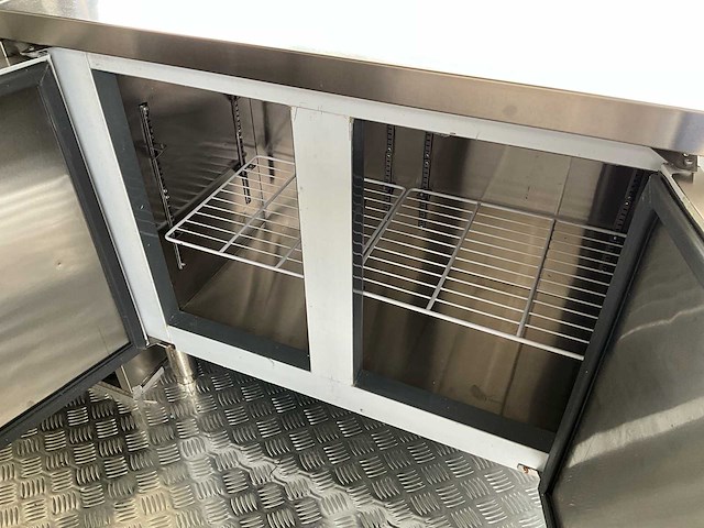 Airstream ral7009 foodtrucks - afbeelding 12 van  26