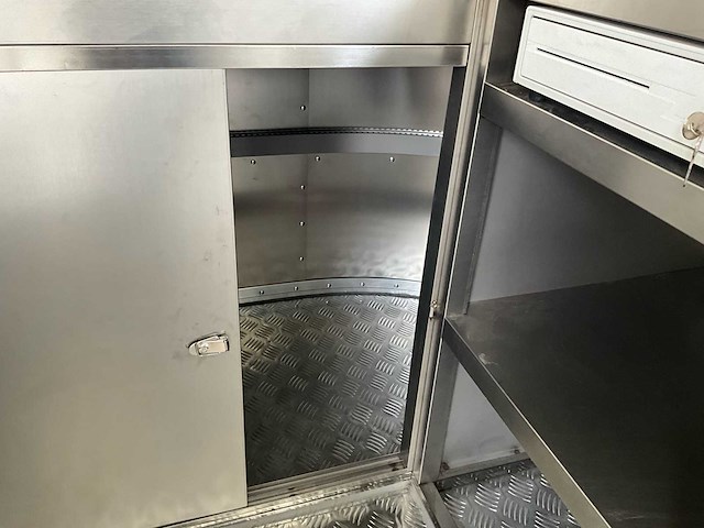 Airstream ral7009 foodtrucks - afbeelding 17 van  35