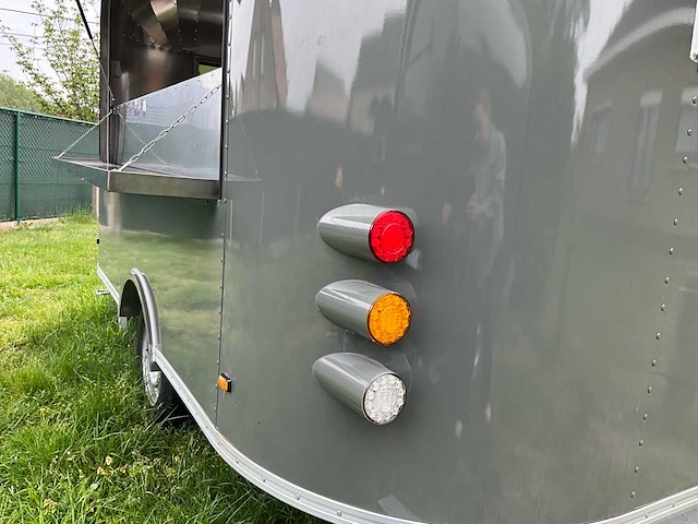 Airstream ral7009 foodtrucks - afbeelding 17 van  26