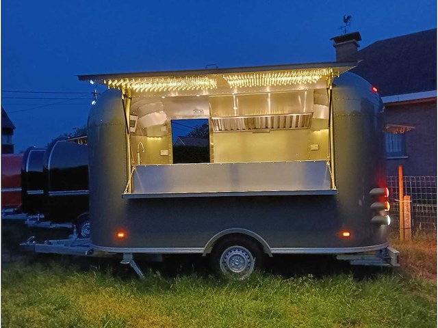 Airstream ral7009 foodtrucks - afbeelding 18 van  26