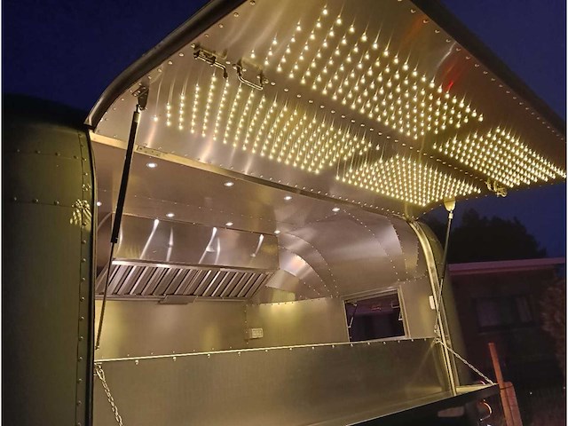 Airstream ral7009 foodtrucks - afbeelding 27 van  35