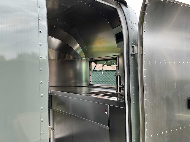 Airstream ral7009 foodtrucks - afbeelding 9 van  9