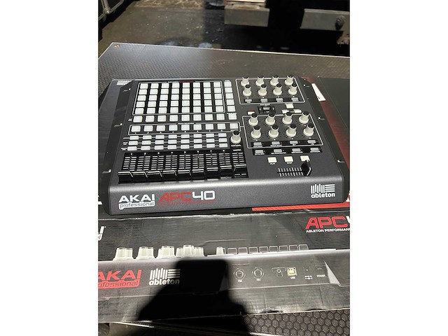 Akai - apc40 - midi paneel - afbeelding 2 van  3