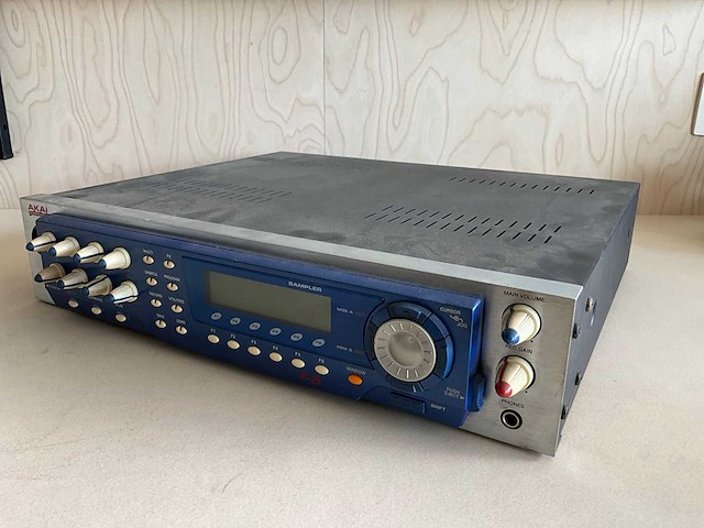 Akai z8 sampler - afbeelding 1 van  1