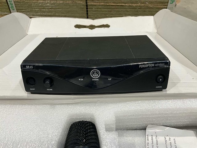 Akg perception draadloze 45 microfoon - afbeelding 3 van  4