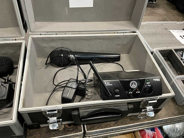 Akg sr40 draadloze microfoon - afbeelding 1 van  2