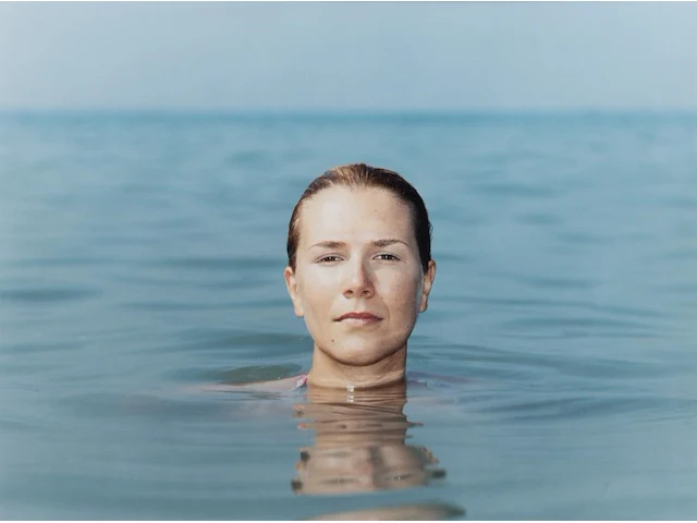 Albrecht tübke (1971), two portraits from the series 'heads', 2007, c-print, n° 1/6 and 3/6 60 x 80 cm. (23.62 x 31 1/2 in.), frame: 83 x 101 cm. (32.67 x 39.75 in.) - afbeelding 2 van  9