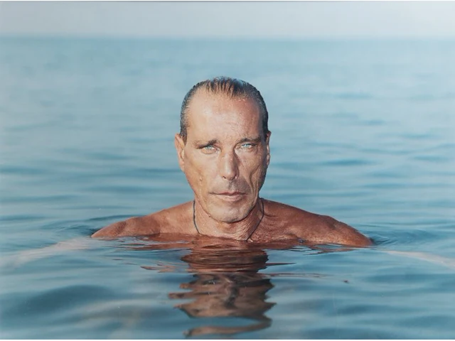 Albrecht tübke (1971), two portraits from the series 'heads', 2007, c-print, n° 1/6 and 3/6 60 x 80 cm. (23.62 x 31 1/2 in.), frame: 83 x 101 cm. (32.67 x 39.75 in.) - afbeelding 6 van  9