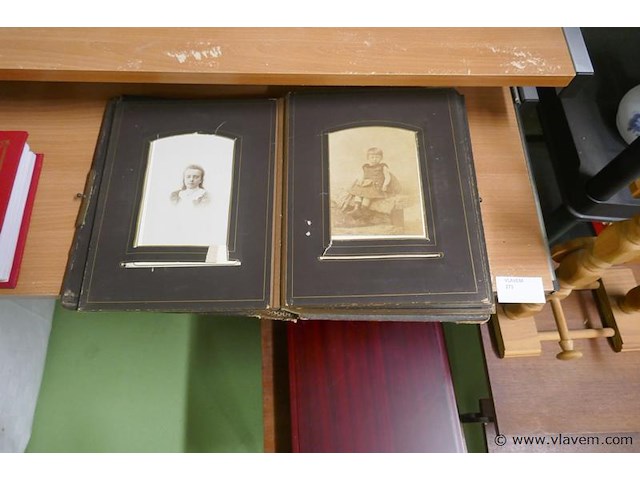 Album met oude foto's - afbeelding 1 van  2