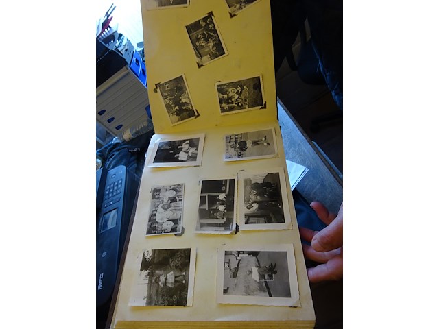 Album reine astrid met fotos 1949 - afbeelding 2 van  2