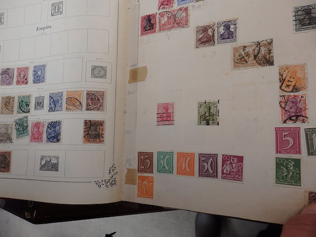 Album yvert en tellier 1921 met zegels - afbeelding 1 van  3