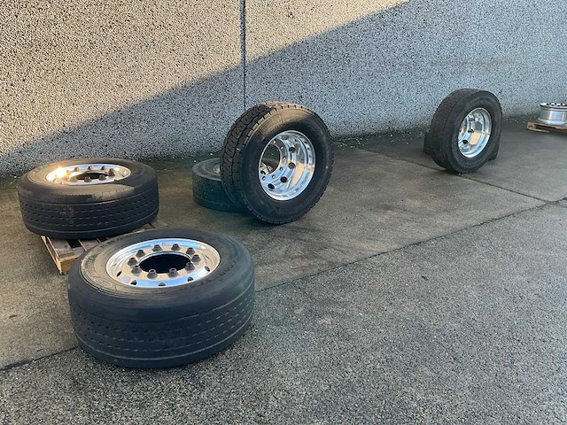 Alcoa dura-bright evo banden op velg (6x) - afbeelding 1 van  7