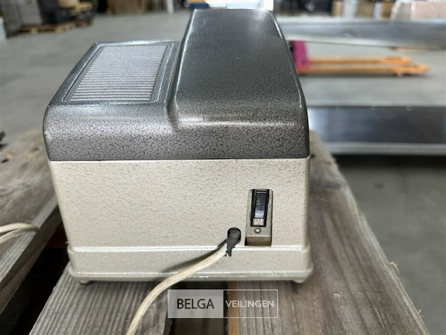 Aldis 303 diaprojector - afbeelding 4 van  5