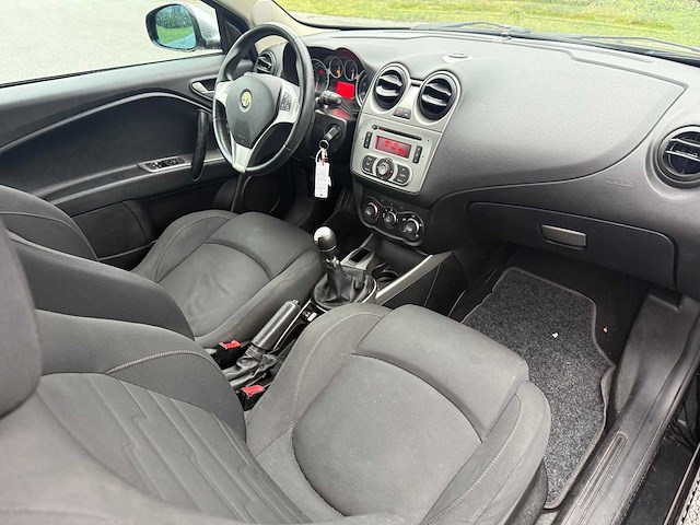 Alfa romeo - 2012 - mito - personenauto - afbeelding 10 van  26