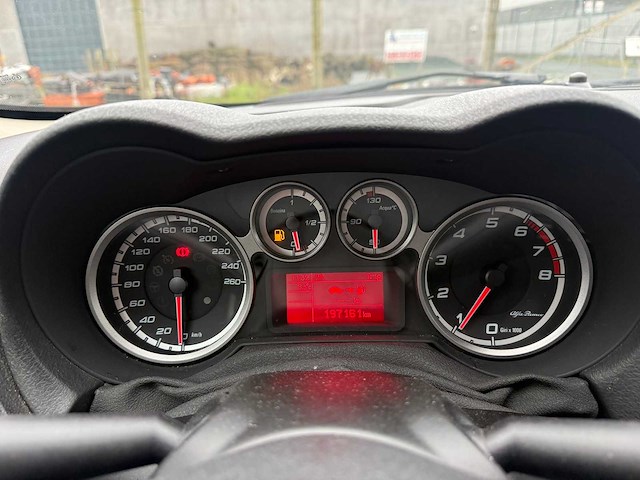 Alfa romeo - 2012 - mito - personenauto - afbeelding 14 van  26