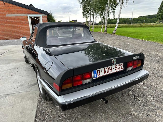 Alfa romeo - spider 1600 - oldtimer - afbeelding 2 van  34