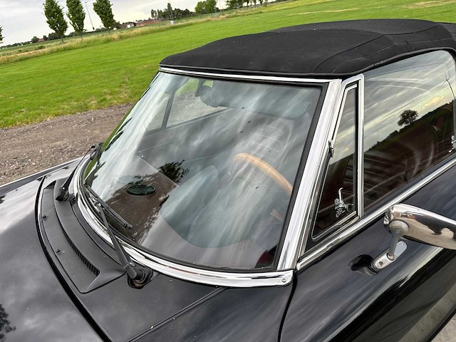 Alfa romeo - spider 1600 - oldtimer - afbeelding 8 van  34