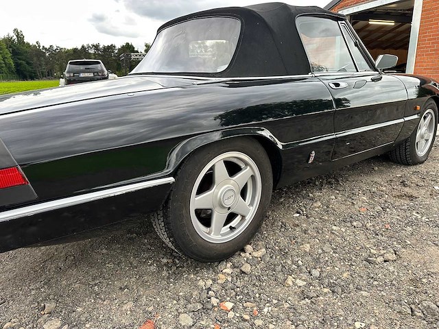 Alfa romeo - spider 1600 - oldtimer - afbeelding 17 van  34