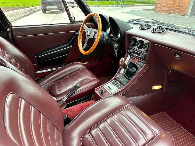 Alfa romeo - spider 1600 - oldtimer - afbeelding 21 van  34