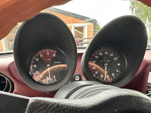 Alfa romeo - spider 1600 - oldtimer - afbeelding 25 van  34