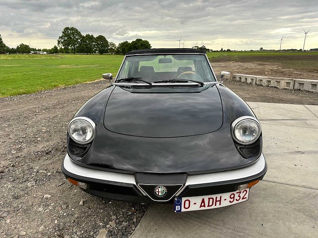 Alfa romeo - spider 1600 - oldtimer - afbeelding 23 van  34