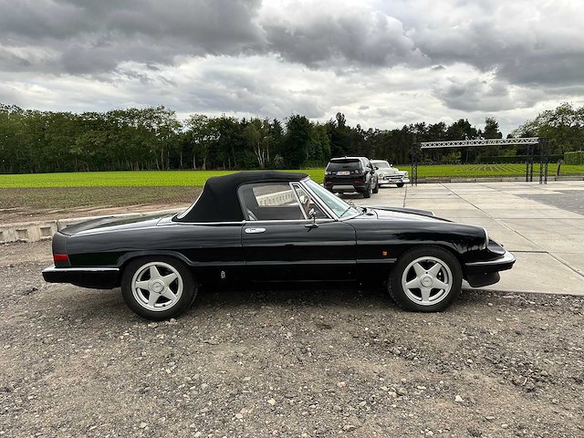Alfa romeo - spider 1600 - oldtimer - afbeelding 31 van  34