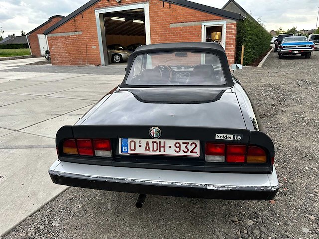 Alfa romeo - spider 1600 - oldtimer - afbeelding 34 van  34