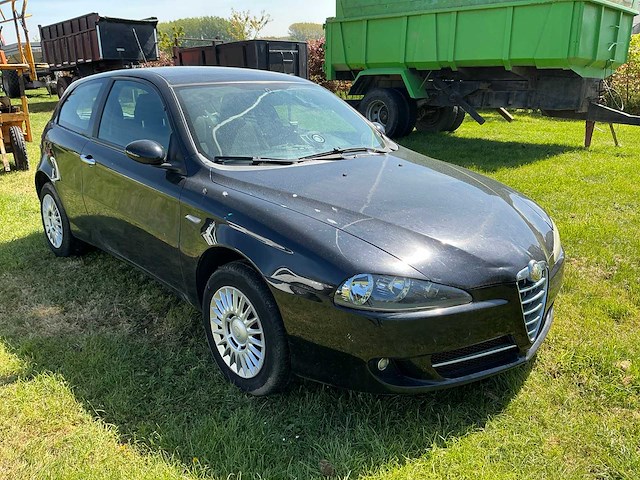 Alfa romeo 147 personenauto - afbeelding 6 van  12