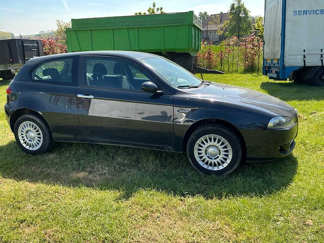 Alfa romeo 147 personenauto - afbeelding 7 van  12