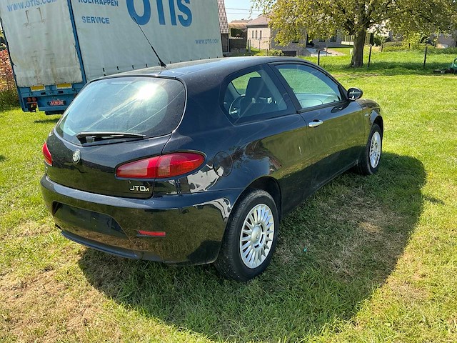Alfa romeo 147 personenauto - afbeelding 8 van  12