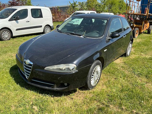 Alfa romeo 147 personenauto - afbeelding 1 van  10