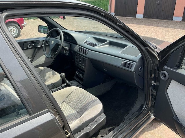 Alfa romeo 155 1.8 twin spark oldtimer 1992 - afbeelding 18 van  51
