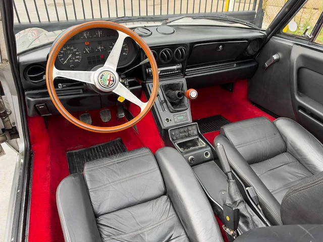Alfa romeo alfa romeo 2000 spyder cabrio oldtimer - afbeelding 15 van  17