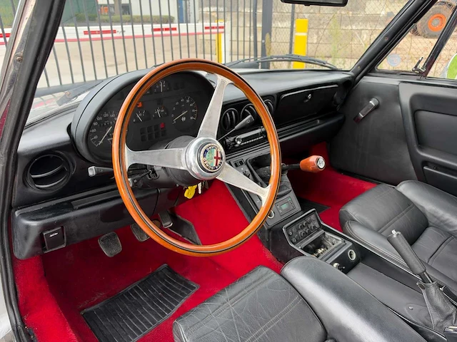 Alfa romeo alfa romeo 2000 spyder cabrio oldtimer - afbeelding 17 van  17